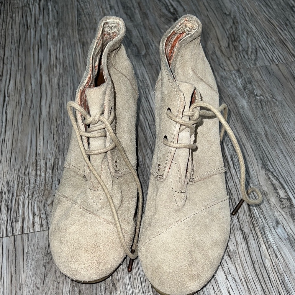 Toms Women's Tan Suede Wedge Shoes